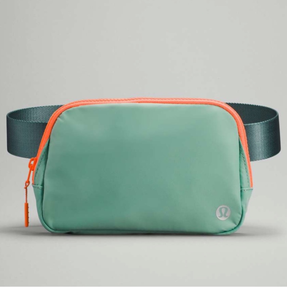 Lulu Lemon wear everywhere belt bag